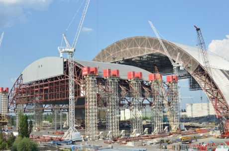 Chernobyl arch - lifting of second half 460 (ChNPP)